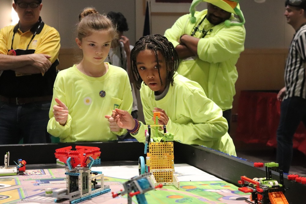 Elementary students at LEGO competition