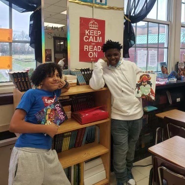 MMS students with donated books