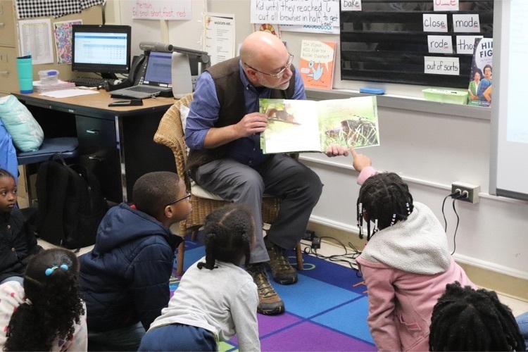 Virginia Museum of Natural History Director Dr. Joe Keiper reads to a group of elementary school students 